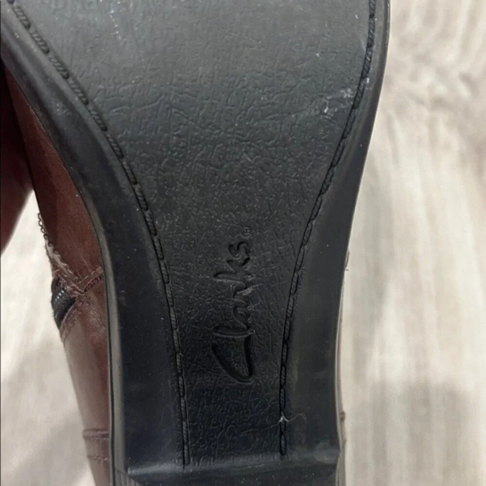 Clarks brown  Chocolate Leather Buckle Boots 9 m